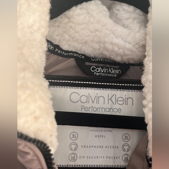 Calvin Klein Vest Size S - Picture 3 of 3